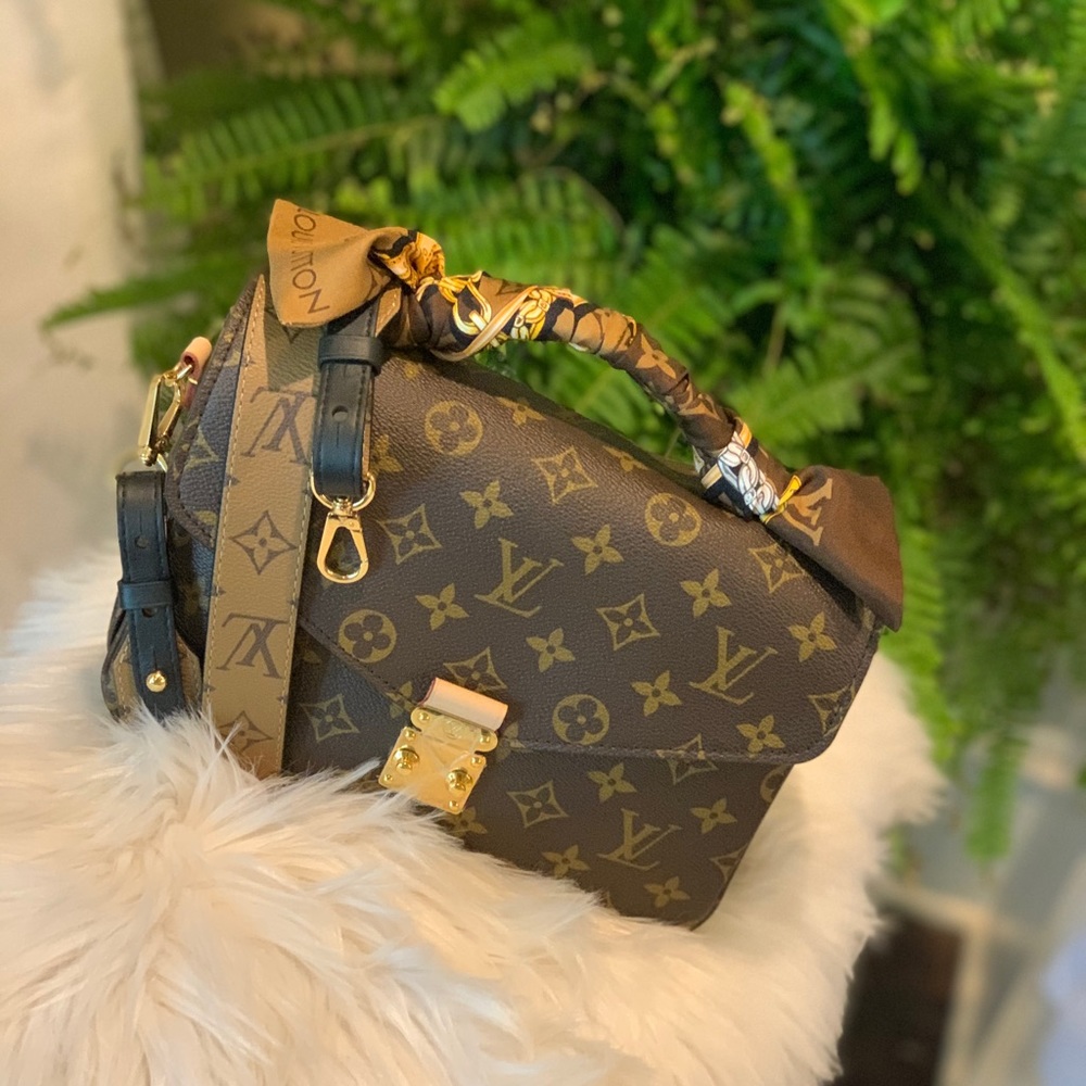 Welcome to my closet NFS - Picture 5 of 16